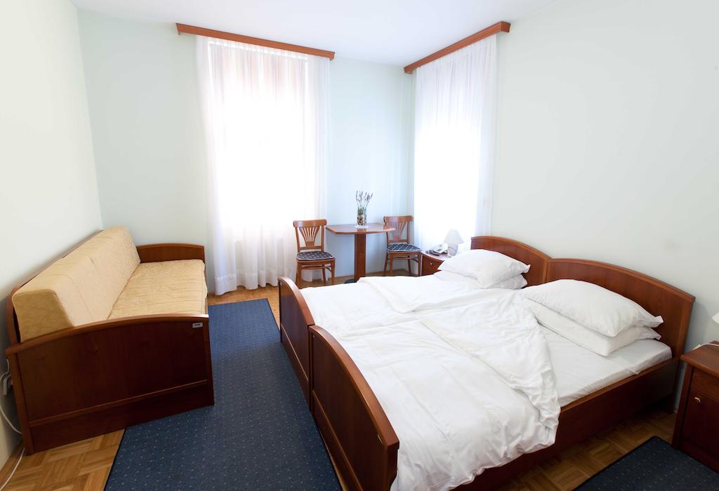 Garni Hotel Vila Ana Rogaška Slatina Quarto foto