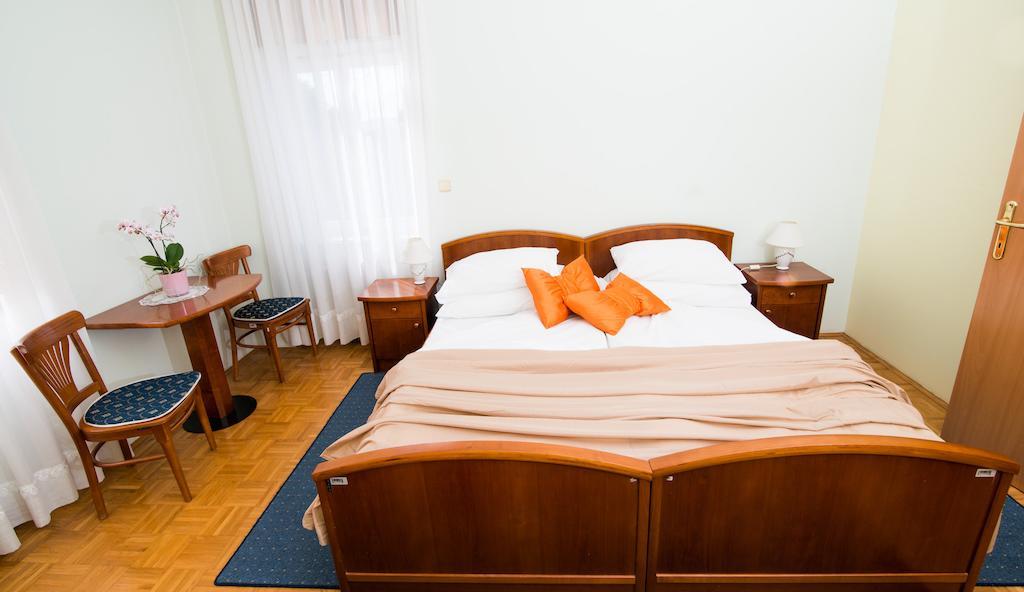 Garni Hotel Vila Ana Rogaška Slatina Quarto foto