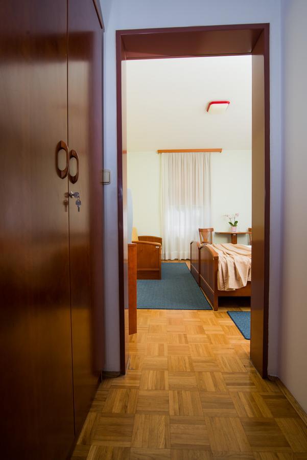 Garni Hotel Vila Ana Rogaška Slatina Quarto foto
